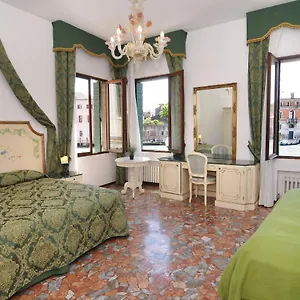 Apartment Smeraldo Grand Canal 1566c, Venice